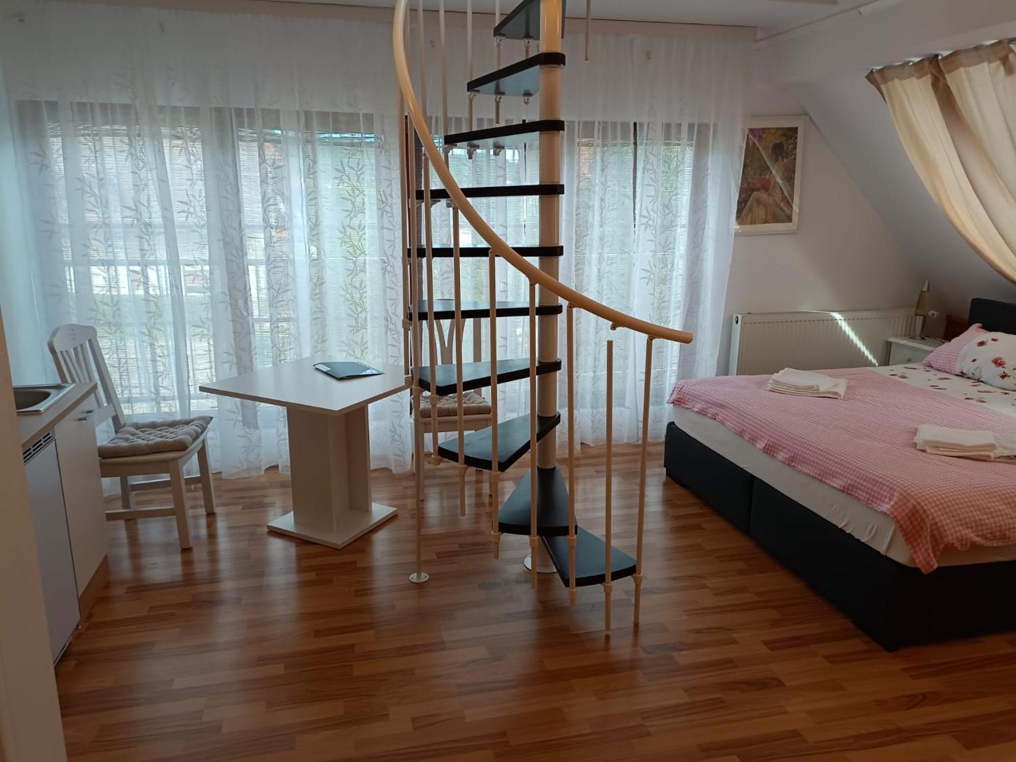 Pension Donaublick Grein 2 In Stifterstrasse19. المظهر الخارجي الصورة